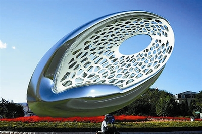 大連:金石灘街景雕塑設(shè)計大賽精彩紛呈